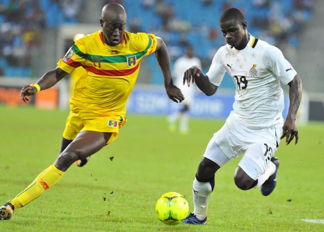 Im Spiel um Platz drei im Afrika-Cup d...ra Dembl (Bild: links) zum Einsatz.   | Foto: AFP