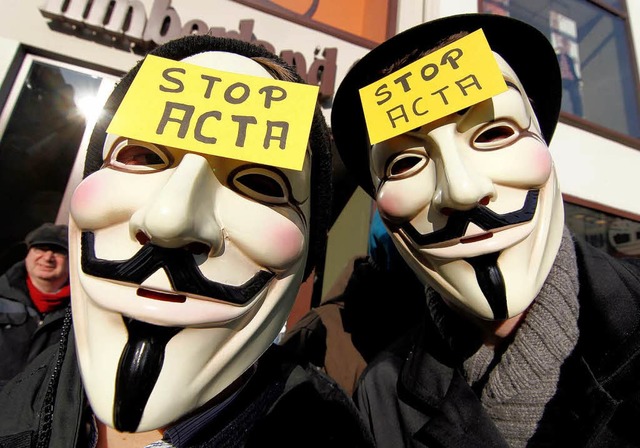 Acta-Gegner mit  Guy-Fawkes-Masken. De...englische Parlament in die Luft jagen.  | Foto: dapd