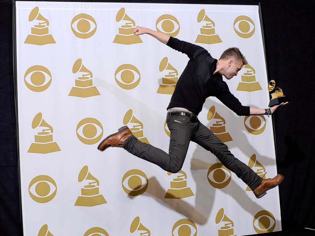 Producer Ryan Tedder mit seinem Grammy fr Adeles Album „21"