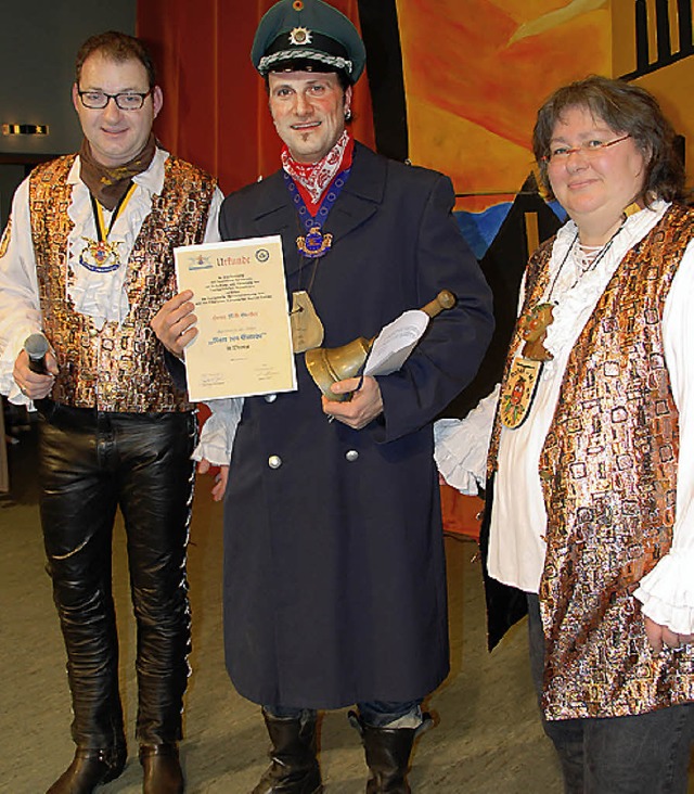 Auszeichnung fr den scheidenden &#822...homas Schlageter, rechts Gesine Hesse.  | Foto: Roland Vitt