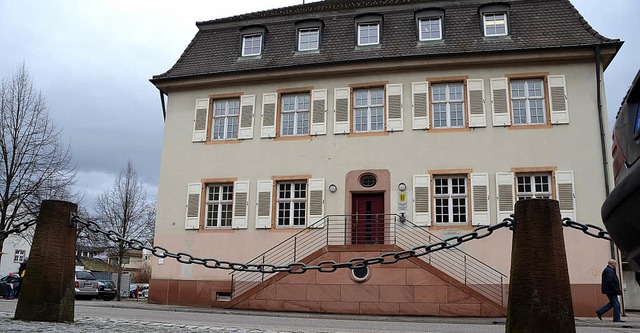 Das Arbeitsgericht in der ehemaligen  ...ahrbahn der Weinbrennerstrae hinweg.   | Foto: Nikolaus Trenz