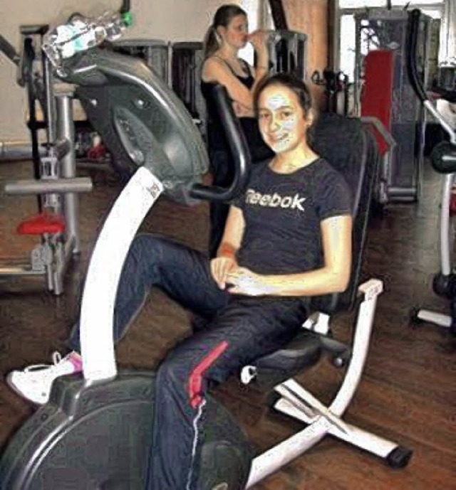 Lenzkircher Schlerinnen beim Sport im Fitnessstudio.   | Foto: Privat