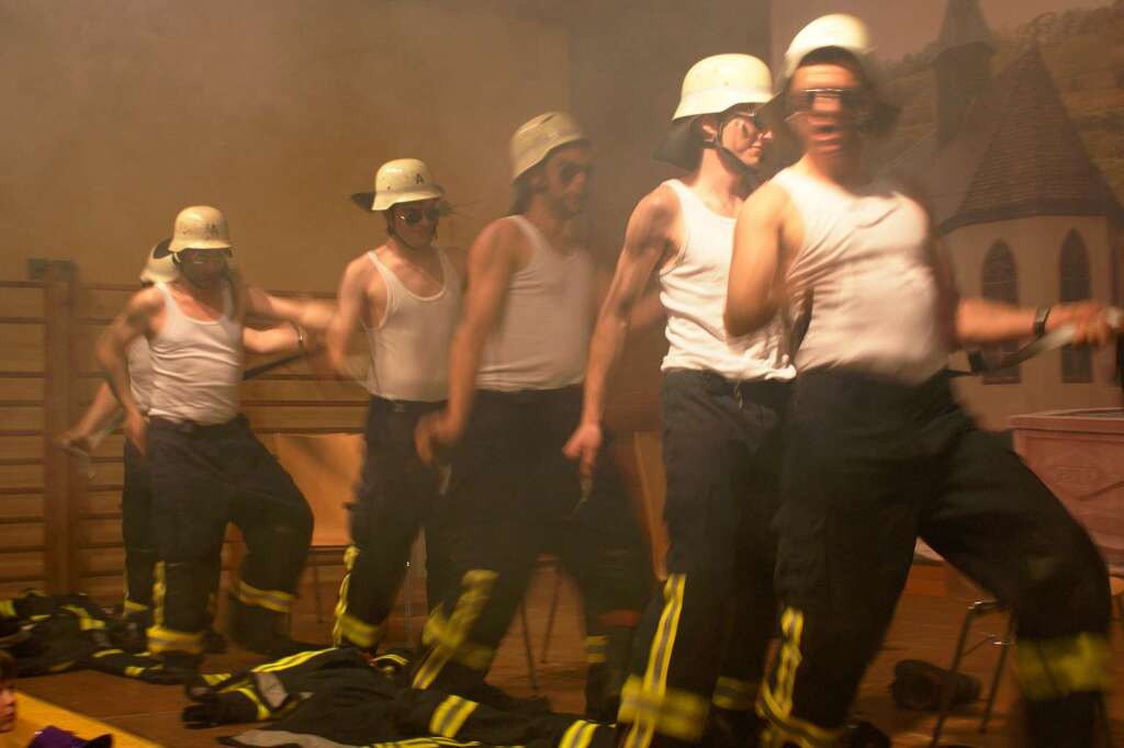 Die Wasenweilers Feuerwehrmnner heizten dem Publikum zu „You can leave your hat on“ krftg ein.
