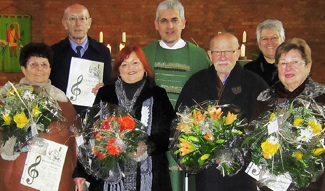 Hannelore Scheper, Gabriela Wrobel, Al...lke Keller (hinten von links) geehrt.   | Foto: Privat