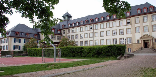 Das Clara-Schumann-Gymnasium ist in einem imposanten Gebude untergebracht.   | Foto: Archiv: Beck