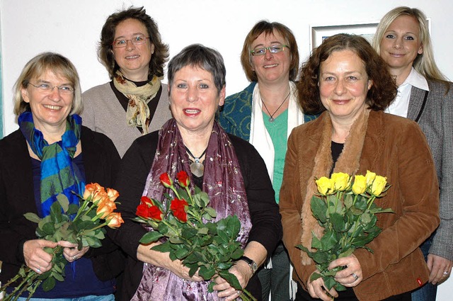 Vera Hein, Margret Bartholom und Iren...eland (hinten, von links) kommen neu.   | Foto: Britta Wieschenkmper