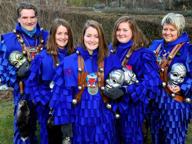 Jochen, Denise, Lisa, Julia und Marion...milie Peter im Hs der Blauen Narren.   | Foto: Ingo Schneider