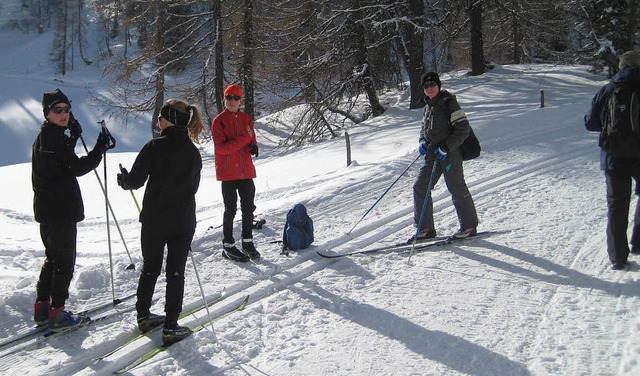 Ein Teil der Gruppe mit ihrem Skilehre...r nach anstrengender Tour im Val Fex.   | Foto: Schule