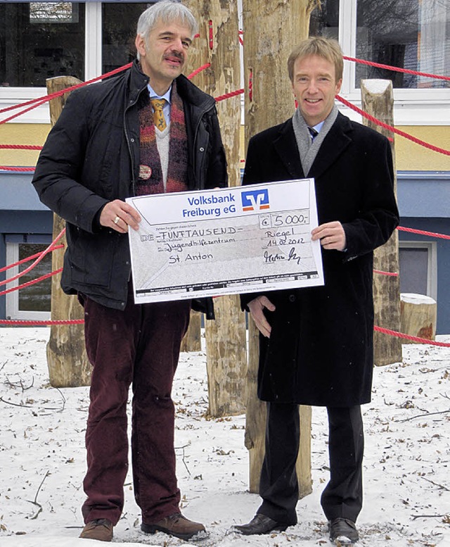 Regionaldirektor Martin Kopp (rechts) ...ter des Jugendhilfezentrums St. Anton.  | Foto: Ruth Seitz