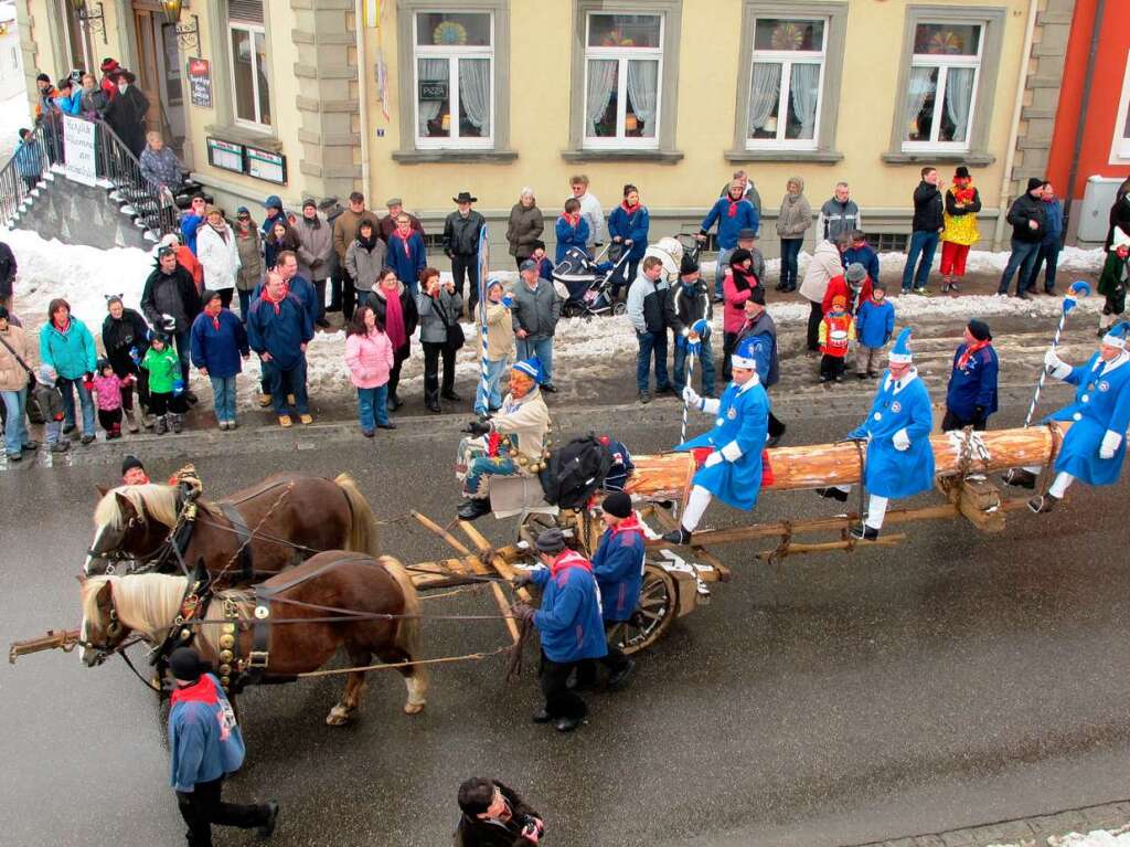 Der Narrenrat bei seinem Ritt vors Rathaus.