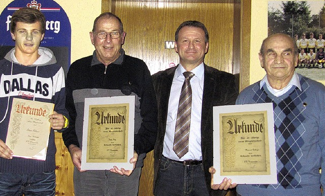 Fr langjhrige Mitgliedschaft im SV W...ey und  Meinrad Selinger (von links).   | Foto: wiebke Mller