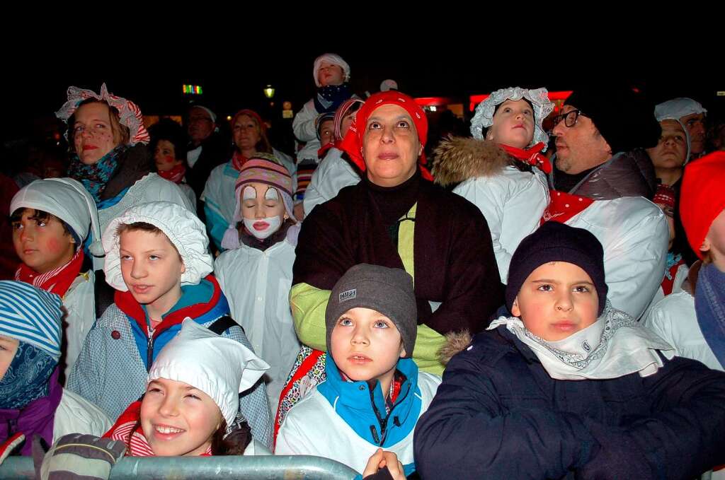 Spannung: Wie mag wohl der Fasentkrambe heien, der da grad getauft wird?