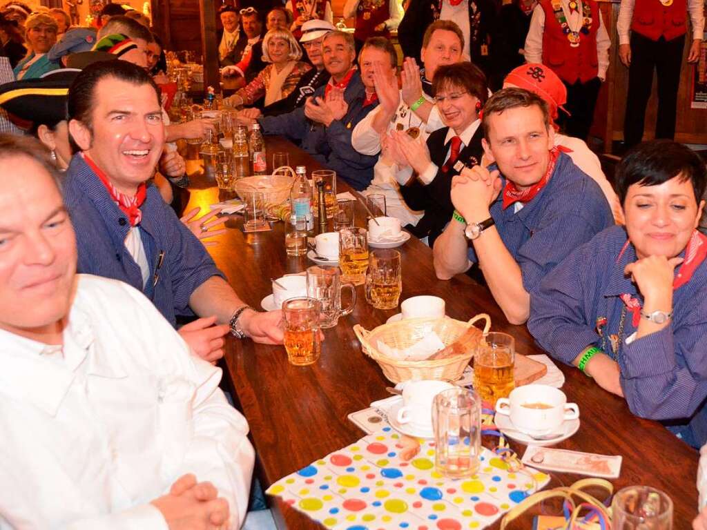 Kronen-bier, Burda-Weiwrscht und Bohnesupp – da werden auch Landrte und Manager richtig satt.
