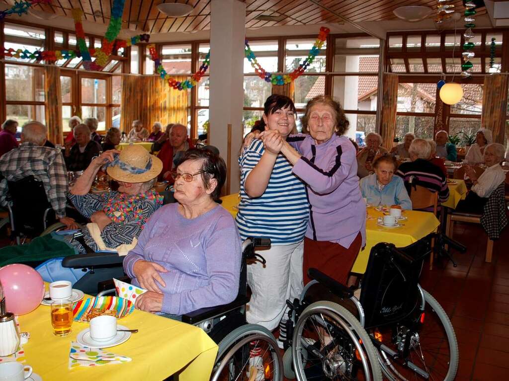 Schon amNachmittag wurde im Seniorenheim Emilienpark die Fasnacht nrrisch begangen.