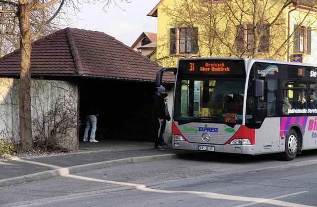 Die Umkircher Bushaltestelle &#8222;Ad..., der Bus soll auf der Strae halten.   | Foto: kati wortelkamp