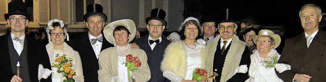 Die Brautpaare (von links): Jutta und ...te der Standesbeamte Michael Jckle   | Foto: Wolfgang Knstle