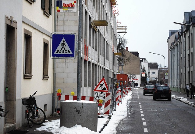 Nur ein schmaler Gehweg bleibt, wenn d..., alles entspricht dem Bebauungsplan.   | Foto: Thomas Loisl Mink