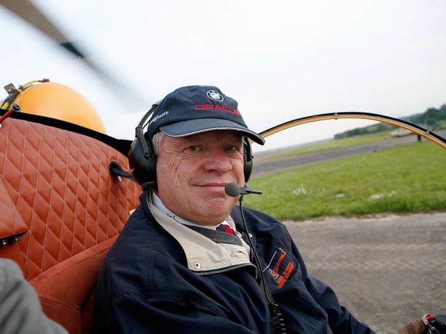 Der verunglckte Gustl Schrempp im Cockpit  seines Hubschraubers.  | Foto: Christoph Breithaupt