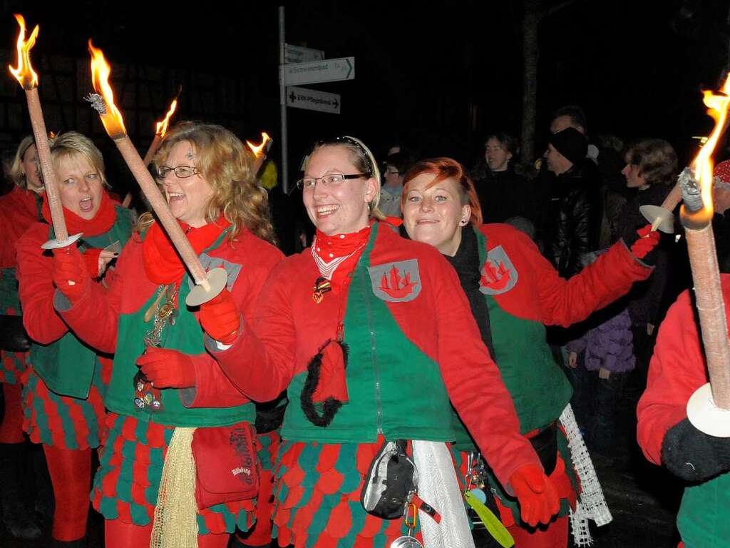 Von frhlichen Seejungfrauen begleitet - die Zunft der Seeruber Titisee