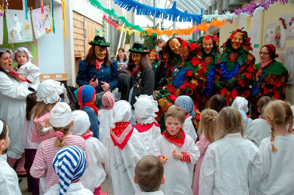 Die Triibl und die Platte-Wiebli strmen den Kindergarten zum Schutzengel im Glottertal