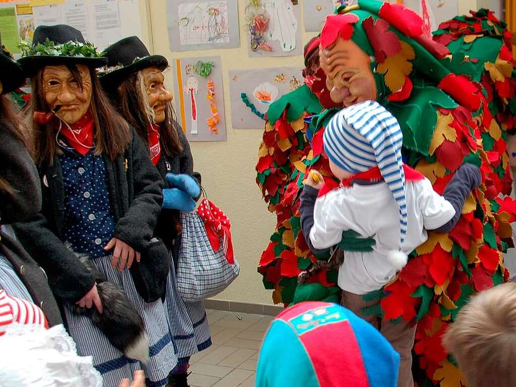 Die Triibl und die Platte-Wiebli strmen den Kindergarten zum Schutzengel im Glottertal