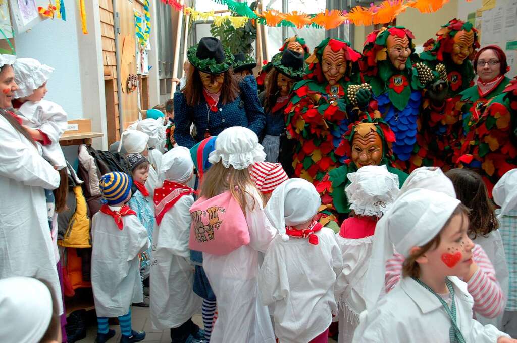 Die Triibl und die Platte-Wiebli strmen den Kindergarten zum Schutzengel im Glottertal