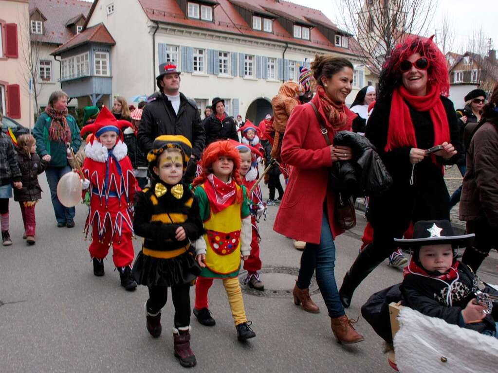 Hunderte von Kindern zogen am Freitag beim Kinderumzug durch die Endinger Altstadt zur „Fasnetsfraid“ auf den Marktplatz.