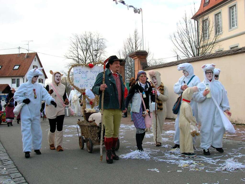 Umzug in Hecklingen: Bauer Heinrich und seine Schafe.