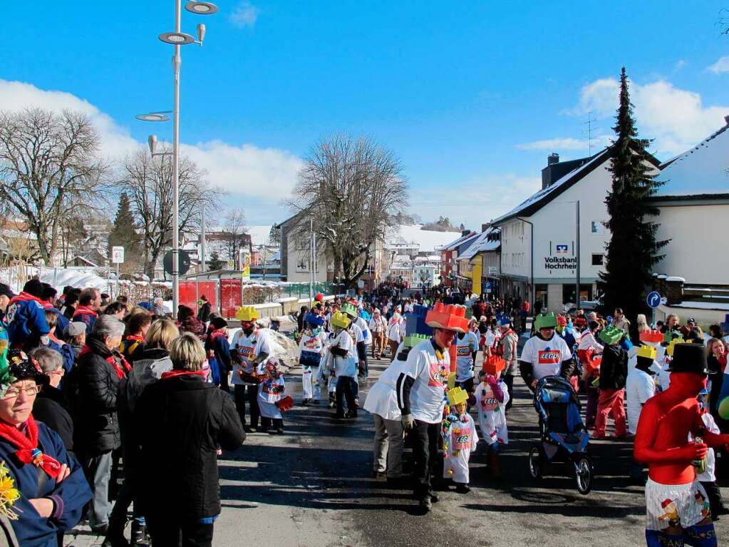 Kinder- und Familienumzug: bunt, frhlich und fantasievoll.