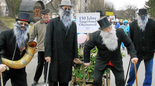 Auf das Jubilumsfest des Sngerbunds ...beim Umzug in Oberrotweil aufmerksam.   | Foto: Aniol/Trogus/Stein