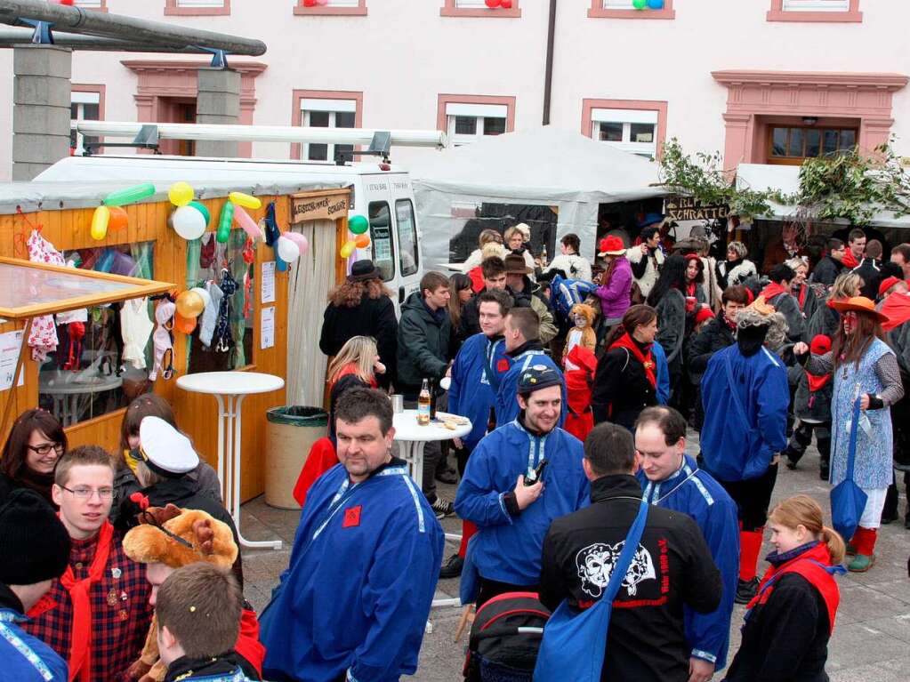 Ziel des Umzugs war der Narrenmarkt, der dieses Jahr auf dem Talschulplatz stattfindet.