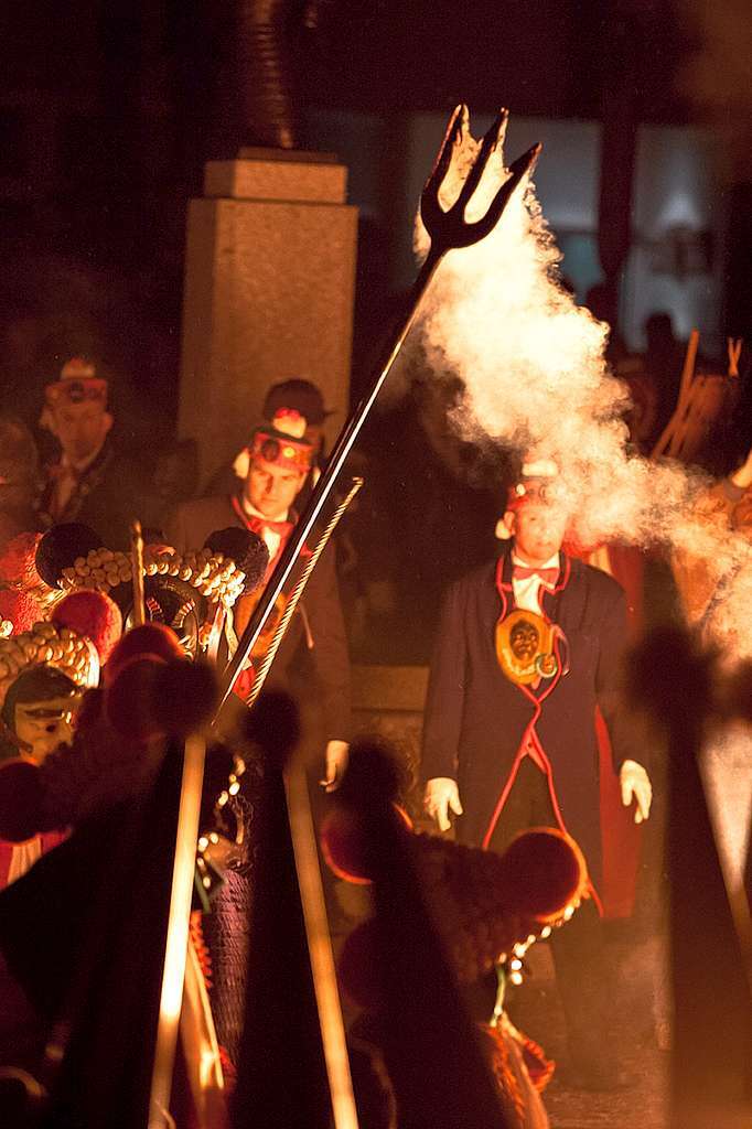 Schaurig-schön: Der Fackelumzug der Schuttig am Fasnetssonntag in Elzach Schaurig-schön: Der Fackelumzug der Schuttig am Fasnetssonntag in Elzach