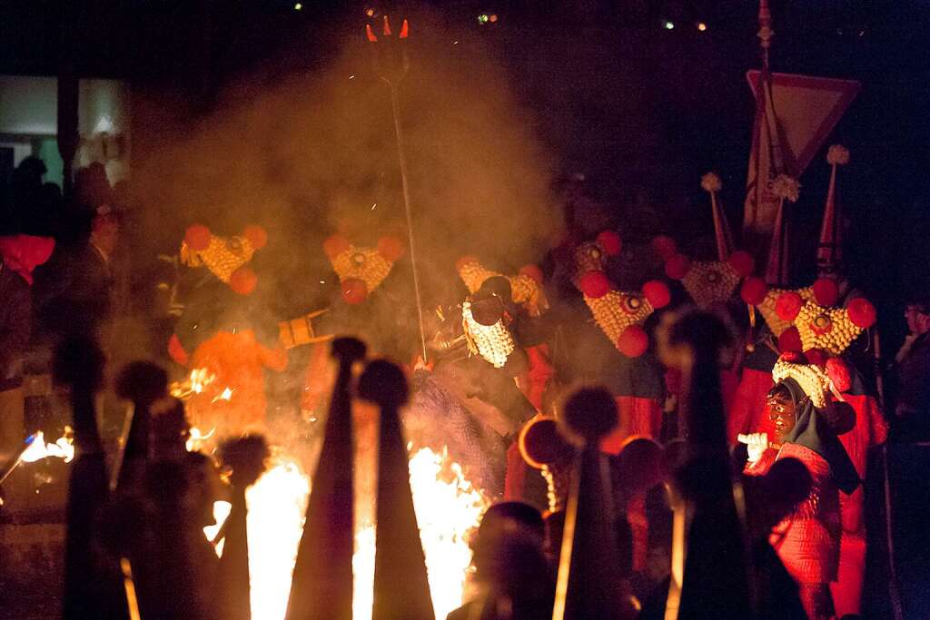 Schaurig-schön: Der Fackelumzug der Schuttig am Fasnetssonntag in Elzach Schaurig-schön: Der Fackelumzug der Schuttig am Fasnetssonntag in Elzach