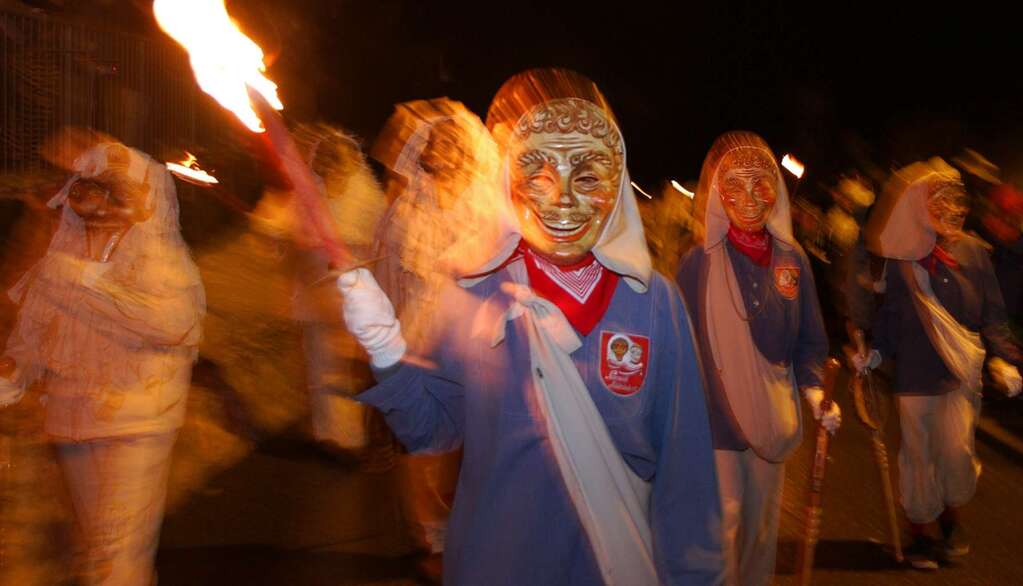 Feuriges Spektakel in Oberwinden: Fackelumzug und Frst-Erich-Feuerwerk