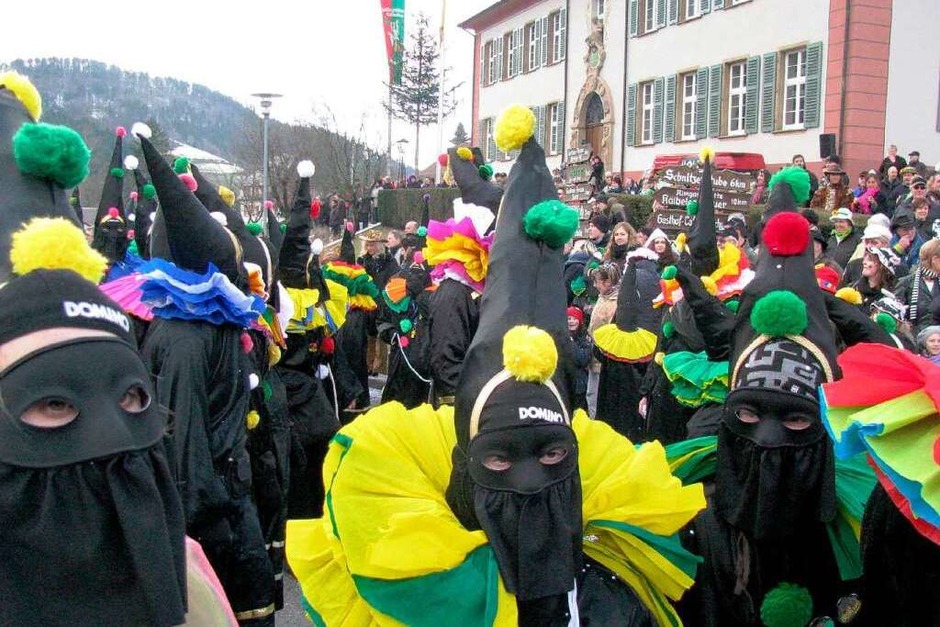 So viele Teilnehmer wie noch nie waren beim närrischen Umzug in Münstertal dabei. (Foto: ManfredLange) So viele Teilnehmer wie noch nie waren beim närrischen Umzug in Münstertal dabei. (Foto: ManfredLange)