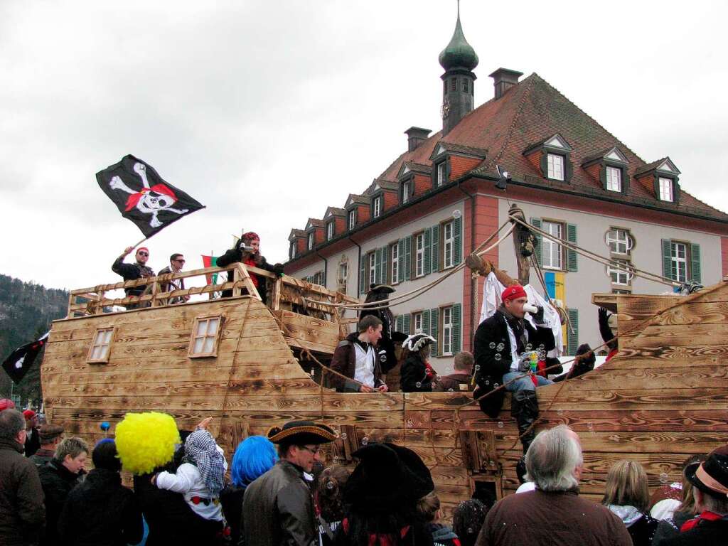 So viele Teilnehmer wie noch nie waren beim nrrischen Umzug in Mnstertal dabei.