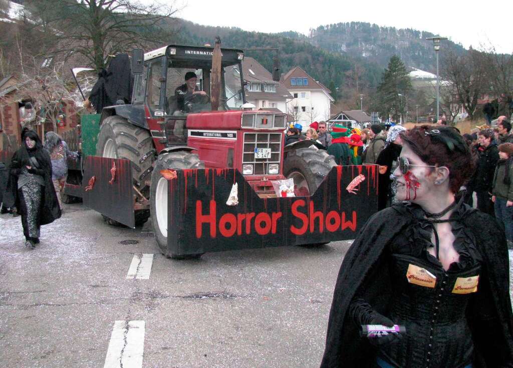 So viele Teilnehmer wie noch nie waren beim nrrischen Umzug in Mnstertal dabei.