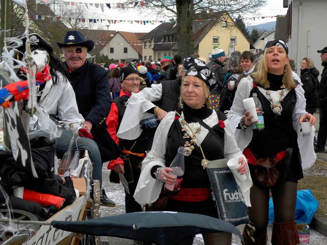 Lebendig und bunt: der Umzug in Reute ... den Diskussionen um sein Fortbestehen  | Foto: Aribert Rssel