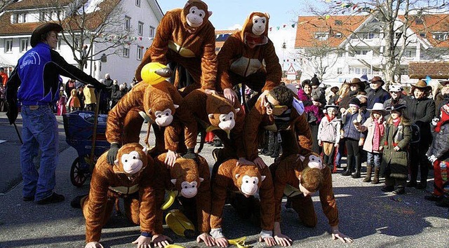 Affen knnen klettern, diese hier auch...d die Herren des SV Grwihl sportlich.  | Foto: Peter Schtz