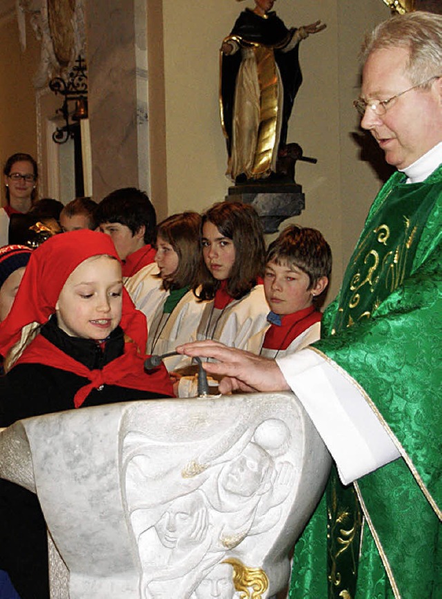 Kommunionkinder erffneten den Narreng... Wehrer Pfarrkirche mit einem Gedicht.  | Foto: Hrvoje Miloslavic