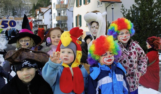 Hausen war am Rosenmontag fest in der Hand kleiner verkleideter Narren.   | Foto: Edgar Steinfelder