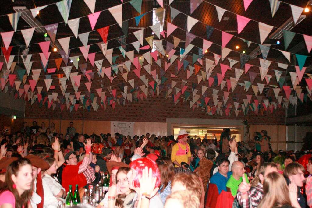 Die Rheinwaldhalle ist bis zum letzen Platz gefllt.