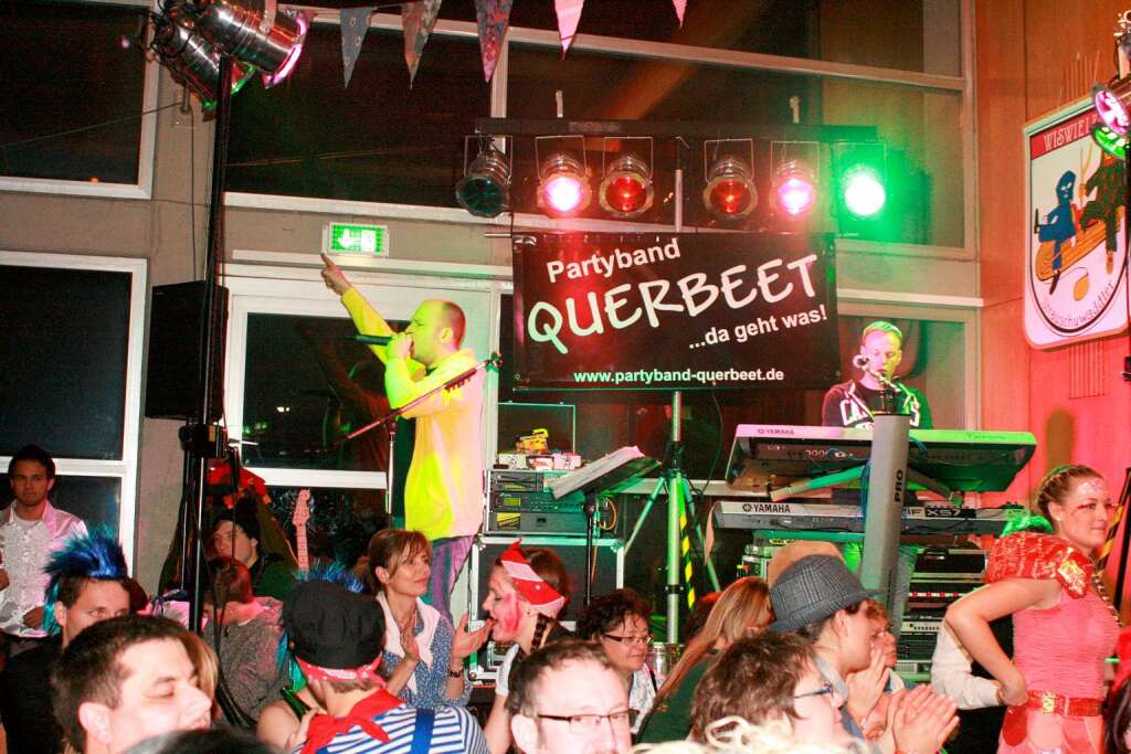 Die Partyband „Querbeet“ spielte den ganzen Abend Fastnachtshits.