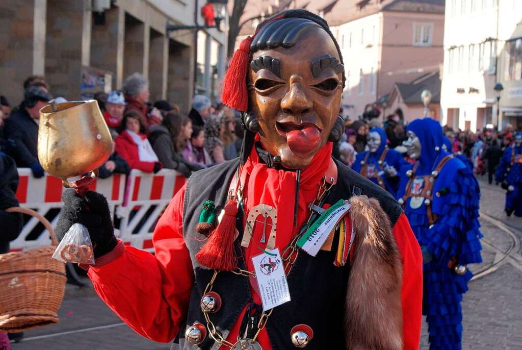 Narri! Narro! Fasnetumzug am Rosenmontag in Freiburg<?ZL?>
