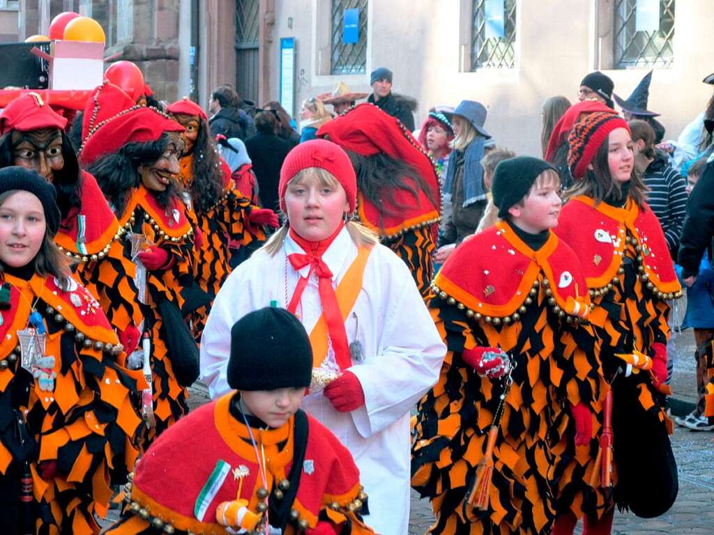 Narri! Narro! Fasnetumzug am Rosenmontag in Freiburg<?ZL?>
