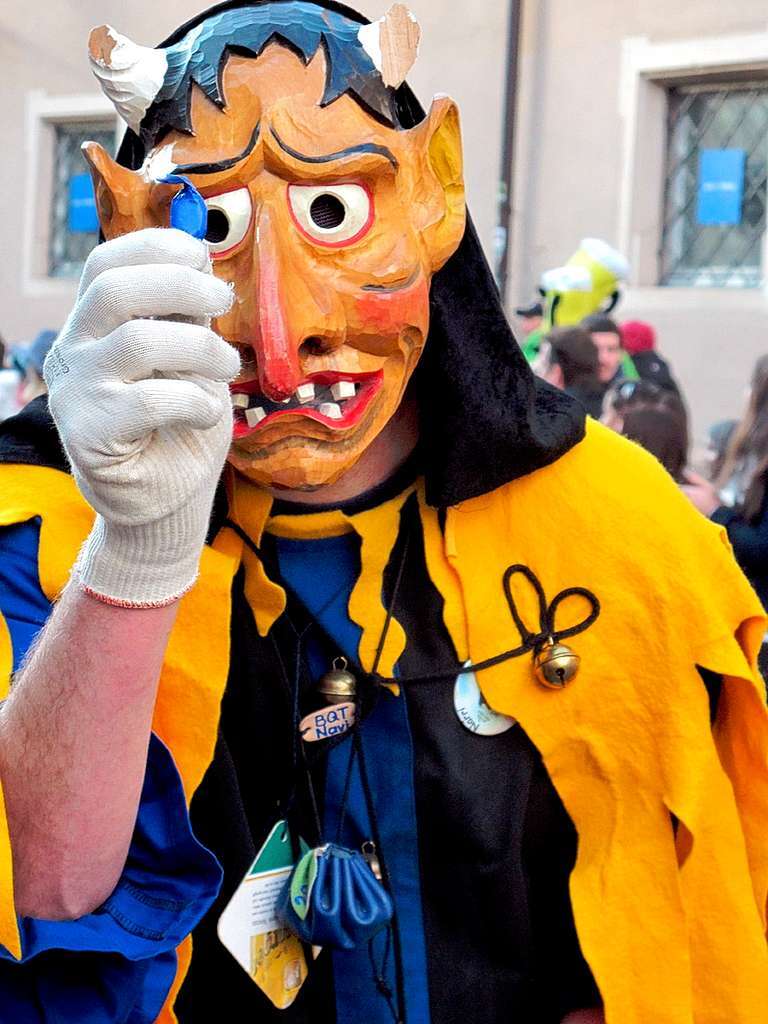 Narri! Narro! Fasnetumzug am Rosenmontag in Freiburg<?ZL?>
