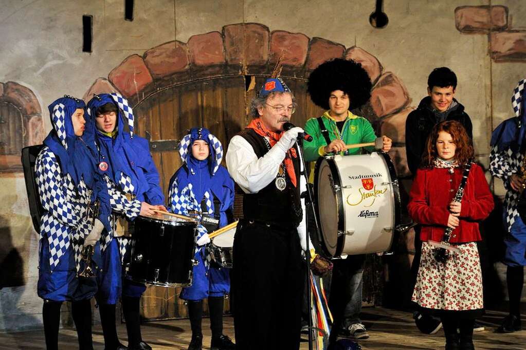 Die Staufener Schelmenzunft feierte mit den kleinen und groen Besuchern eine Party in der Schelmenhalle