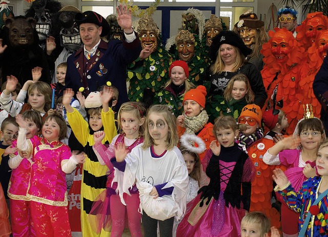 Fasnacht im  Kindergarten &#8222;Vogel...it Erstem Zunftmeister Ralph Renkly.    | Foto: Paul Schleer