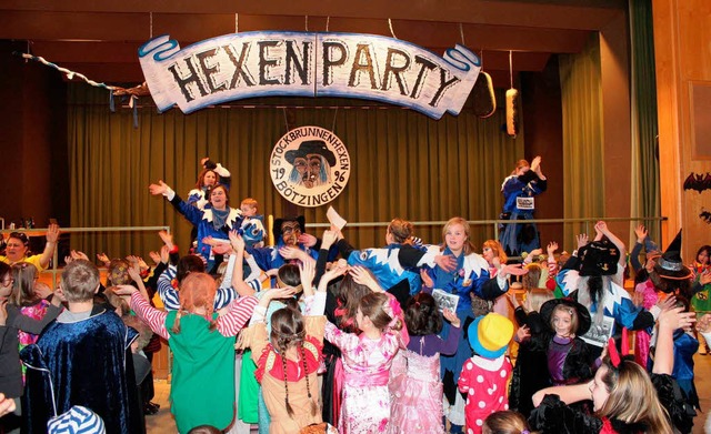 Kinderfasnet mit den Btzinger Stockbrunnenhexen  | Foto: Horst David