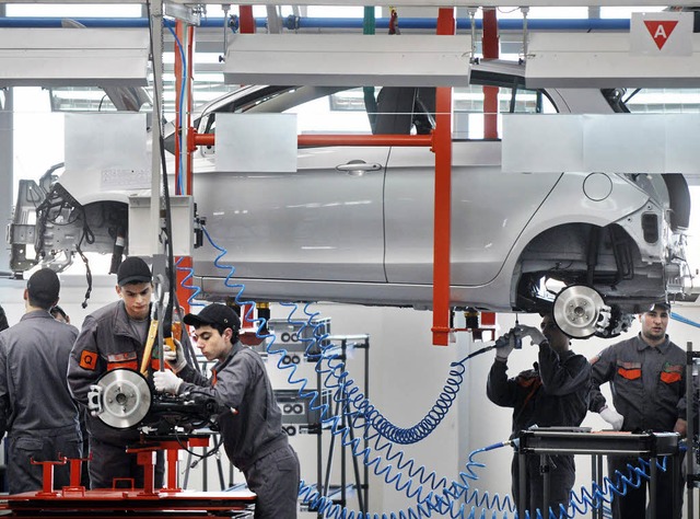 In diesem Werk  in Bulgarien  wollen d...00 Autos pro Jahr fr Europer bauen.   | Foto: AFP